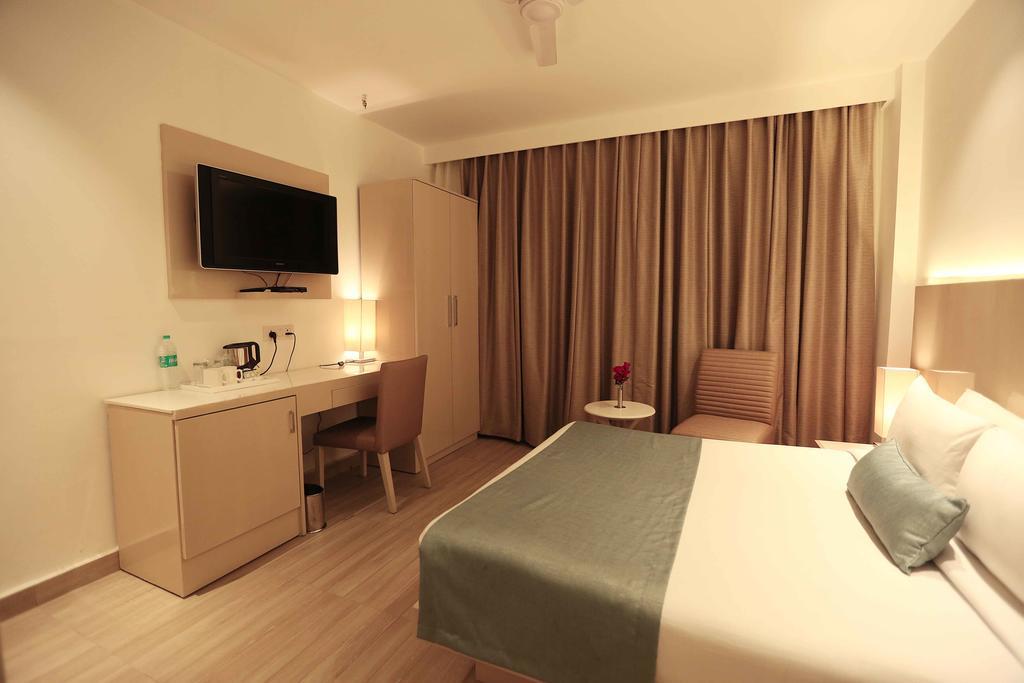 Hotel Shanti Palace West New Delhi Exteriör bild