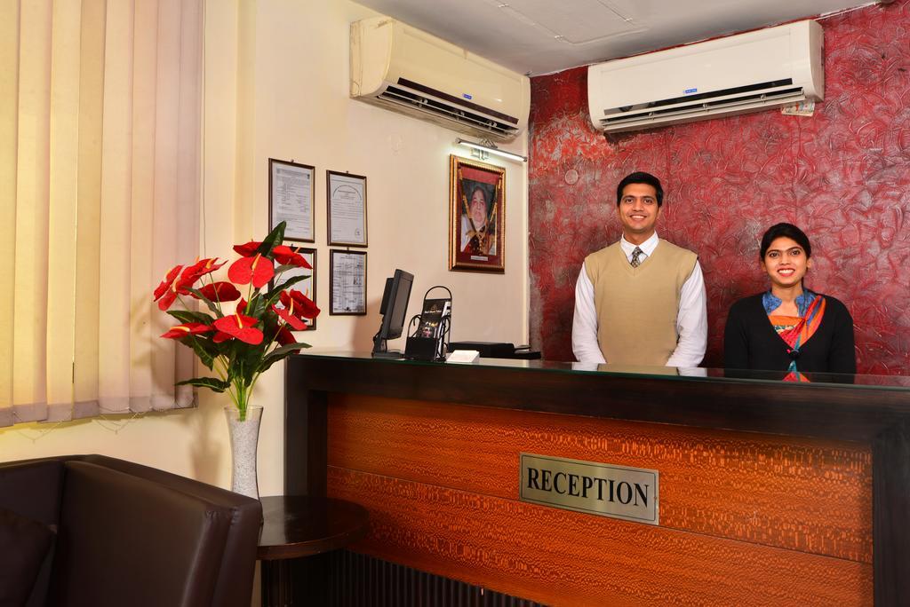 Hotel Shanti Palace West New Delhi Exteriör bild