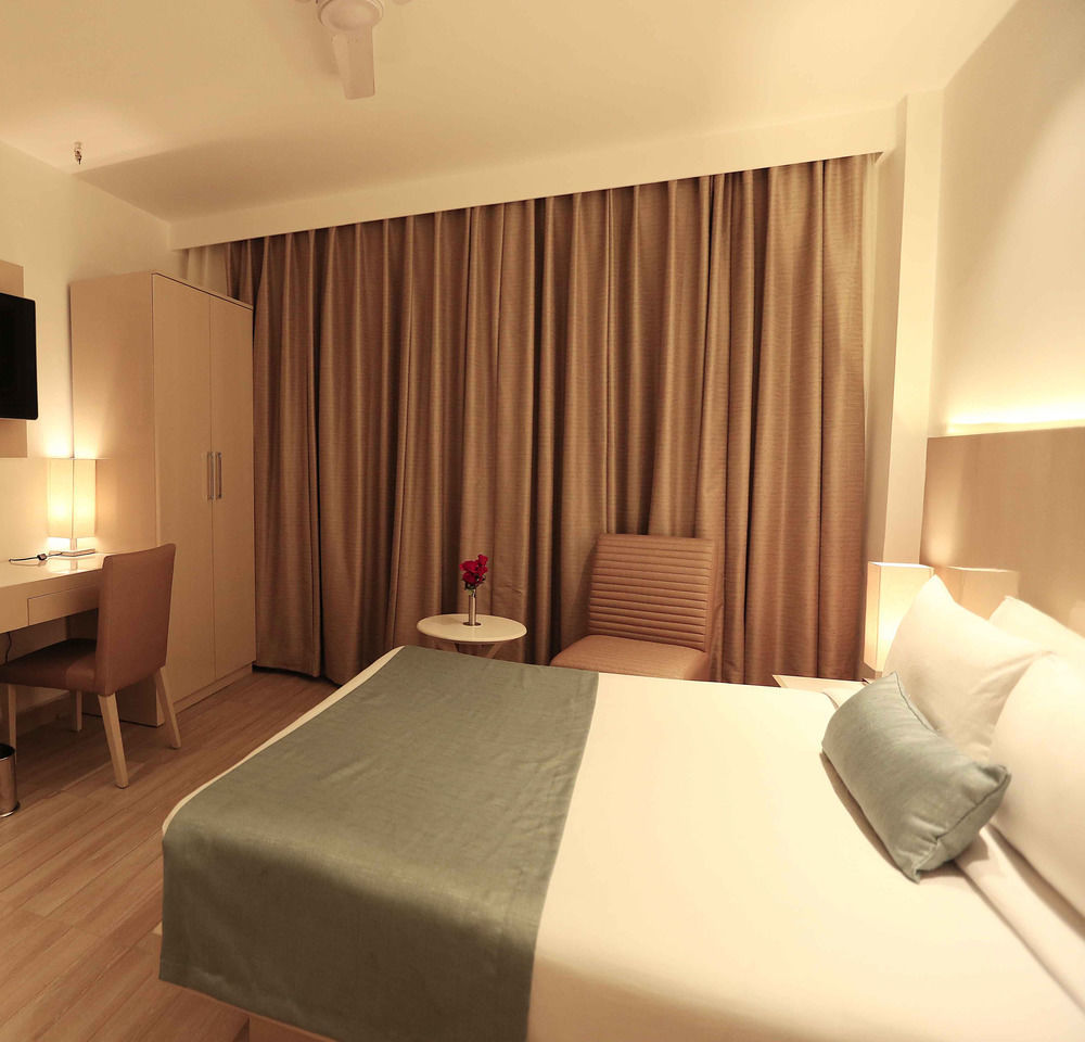 Hotel Shanti Palace West New Delhi Exteriör bild