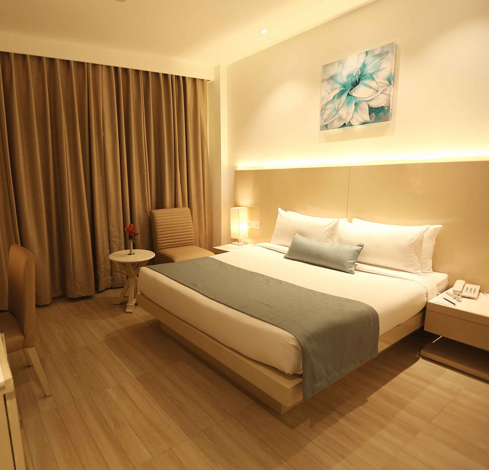Hotel Shanti Palace West New Delhi Exteriör bild